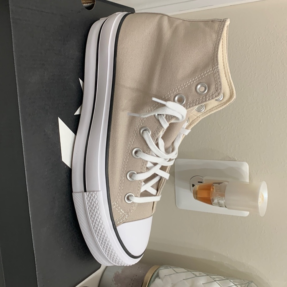 Neutral Platform Converse